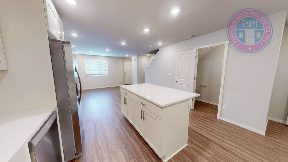 Townhouse for rent at 862 Sifuentez Court, Woodburn, OR 97071