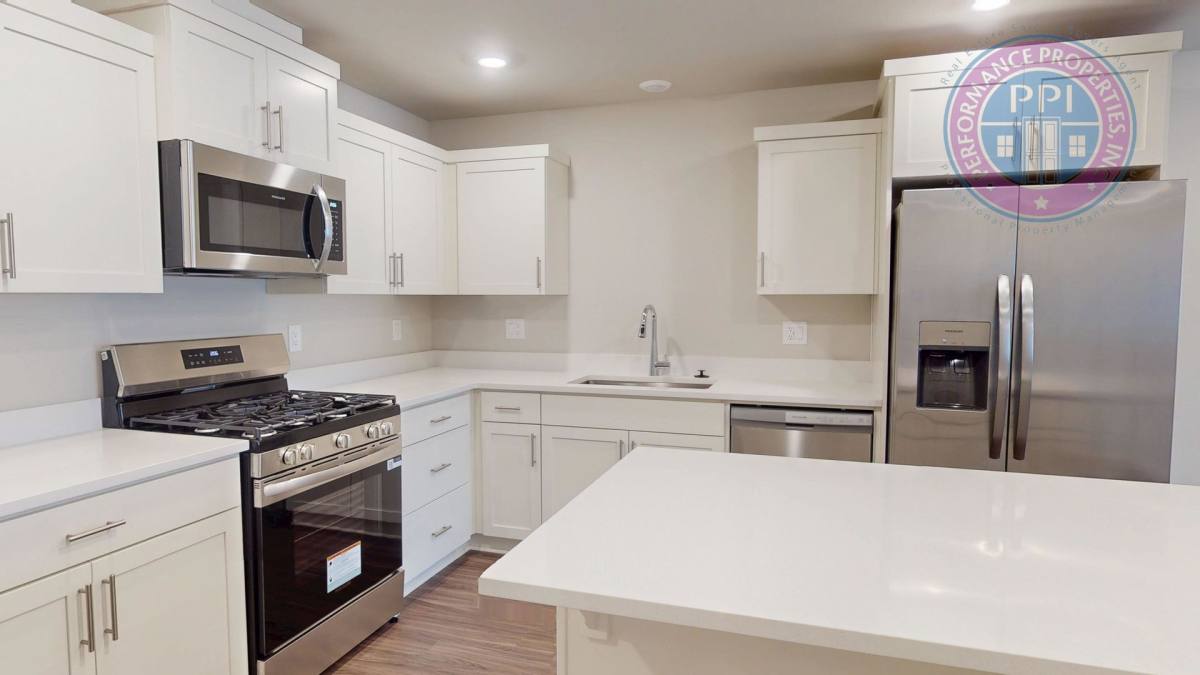 Townhouse for rent at 862 Sifuentez Court, Woodburn, OR 97071