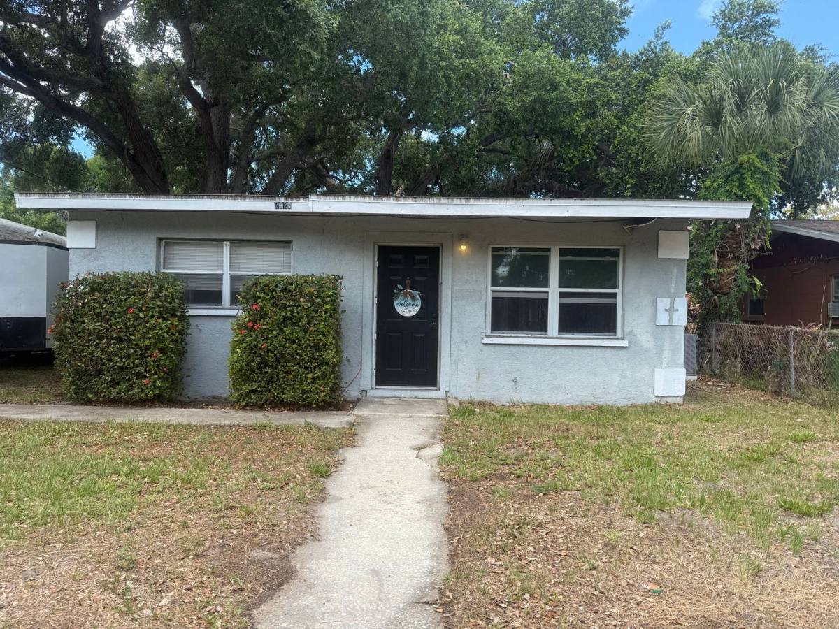 House for rent at 2425 Dixie Ave, Sarasota, FL 34234