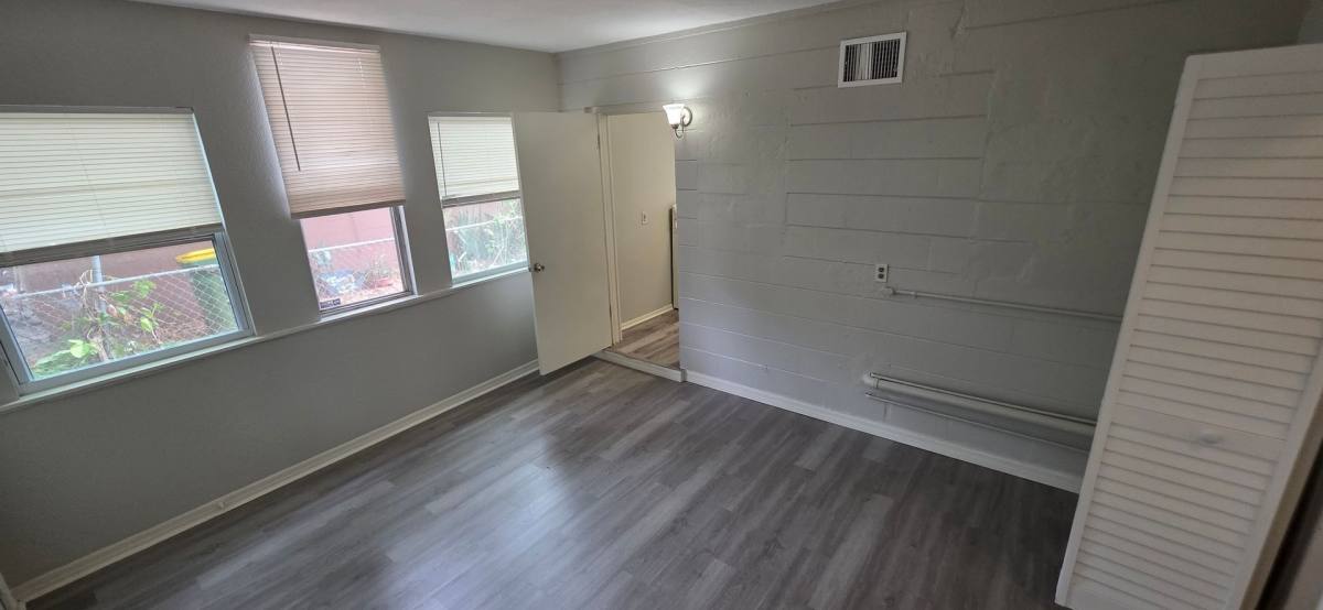House for rent at 2425 Dixie Ave, Sarasota, FL 34234
