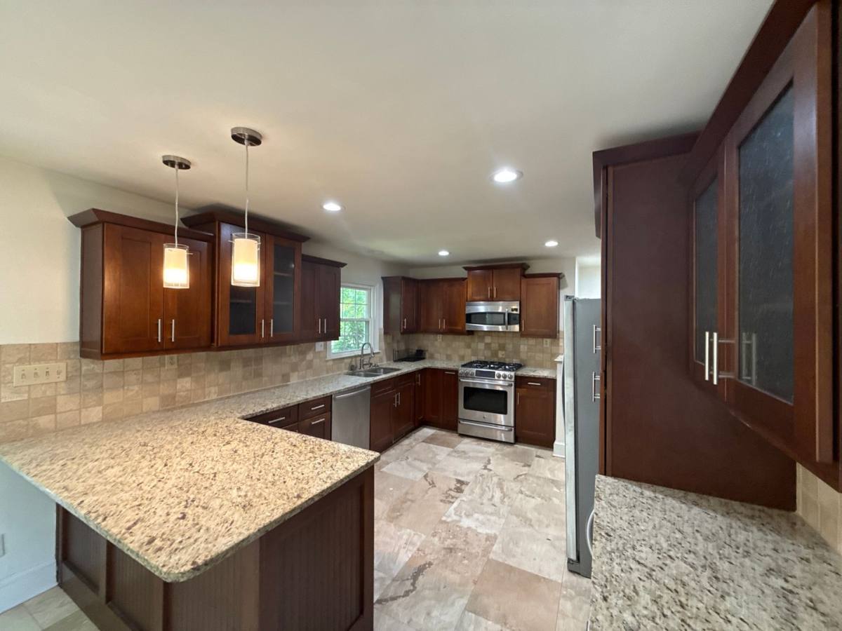 House for rent at 3927 Sharon View Rd, Charlotte, NC 28226