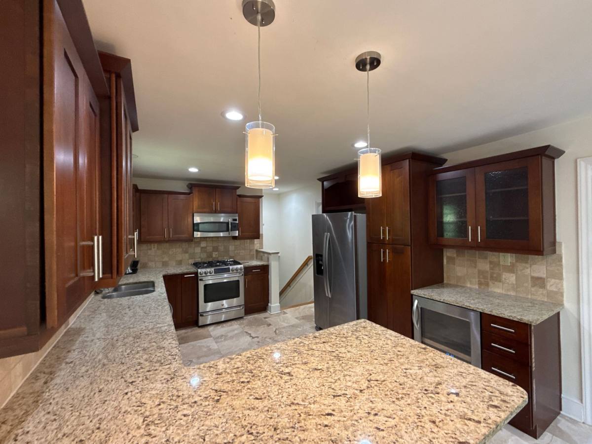House for rent at 3927 Sharon View Rd, Charlotte, NC 28226
