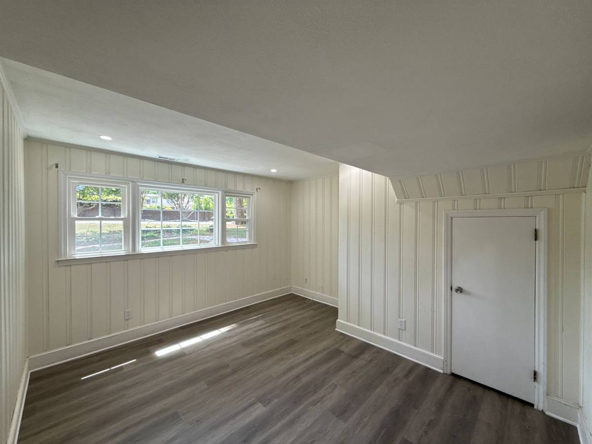 House for rent at 3927 Sharon View Rd, Charlotte, NC 28226