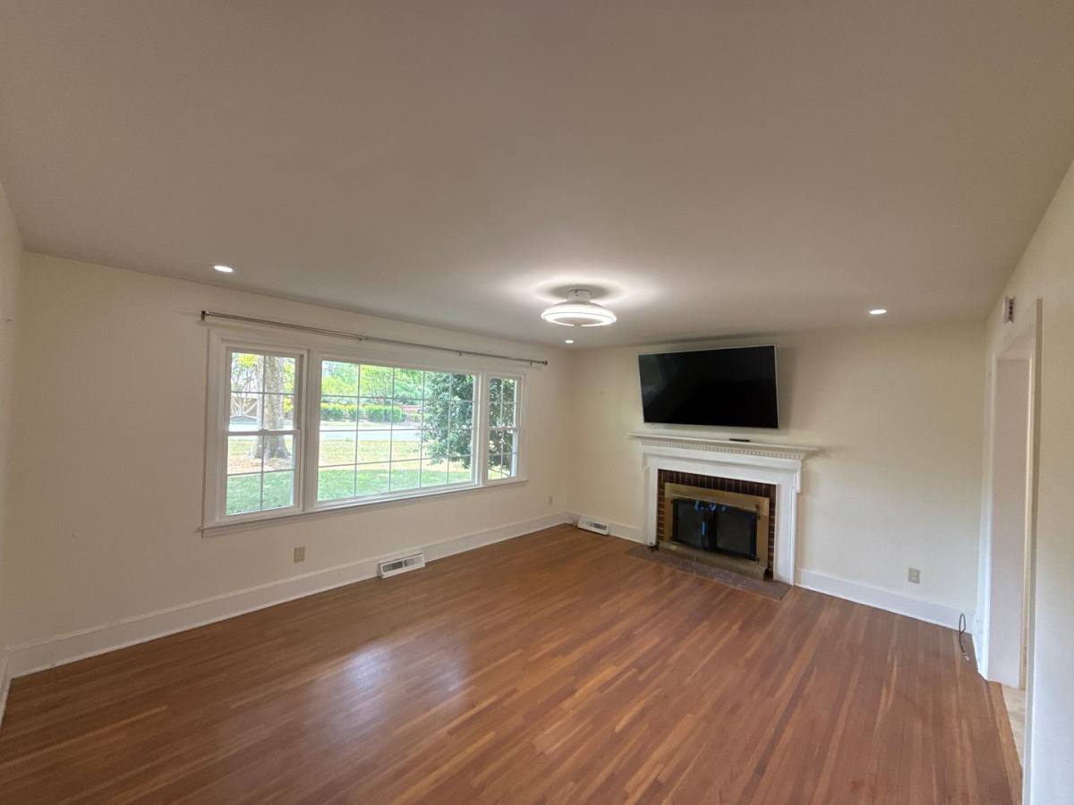 House for rent at 3927 Sharon View Rd, Charlotte, NC 28226