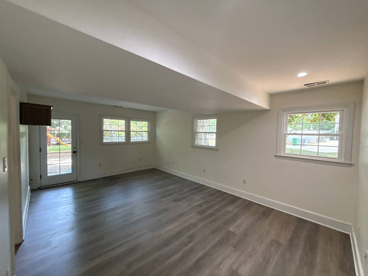 House for rent at 3927 Sharon View Rd, Charlotte, NC 28226