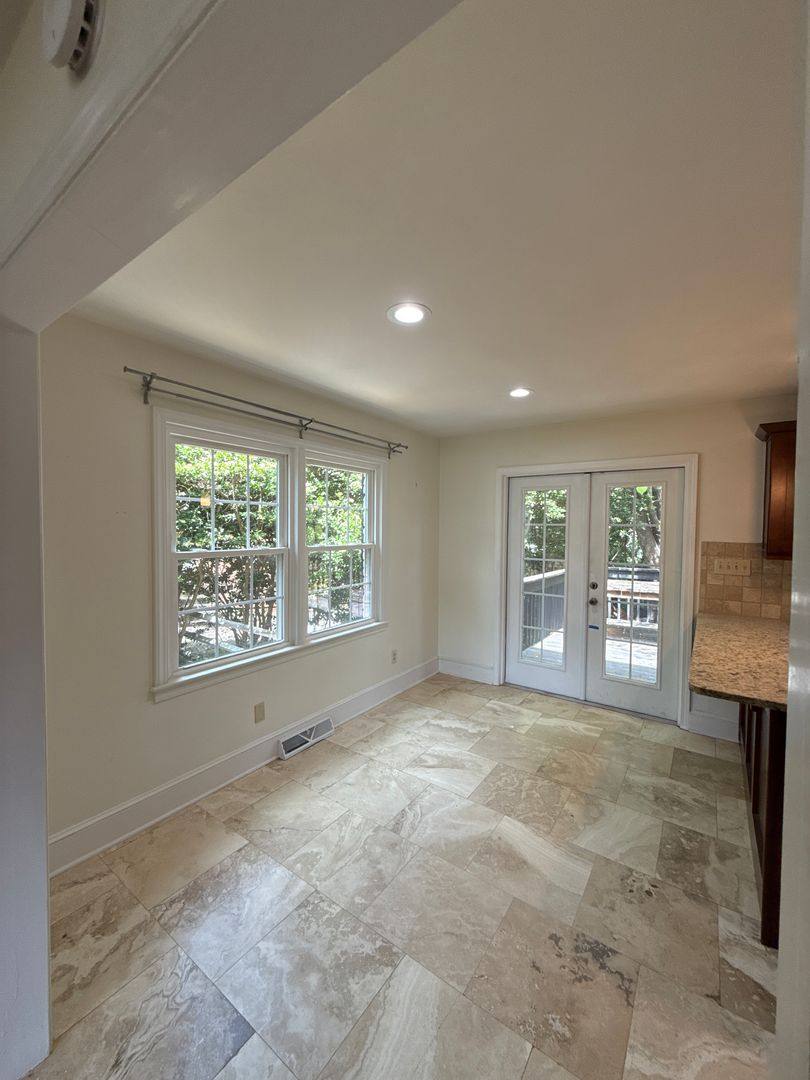 House for rent at 3927 Sharon View Rd, Charlotte, NC 28226