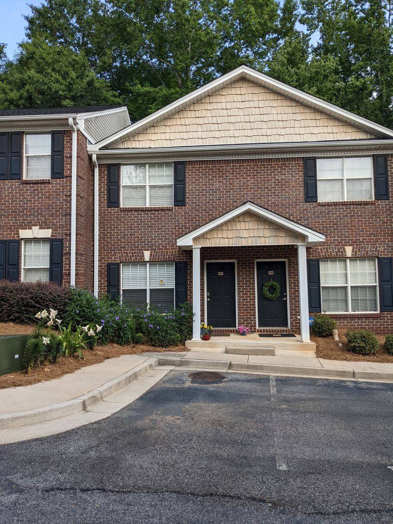 Townhouse for rent at 101 Woodlake Dr, Athens, GA 30606