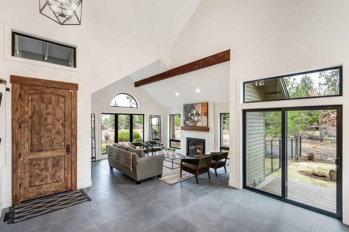 House for rent at 20397 Pine Vista Dr, Bend, OR 97702