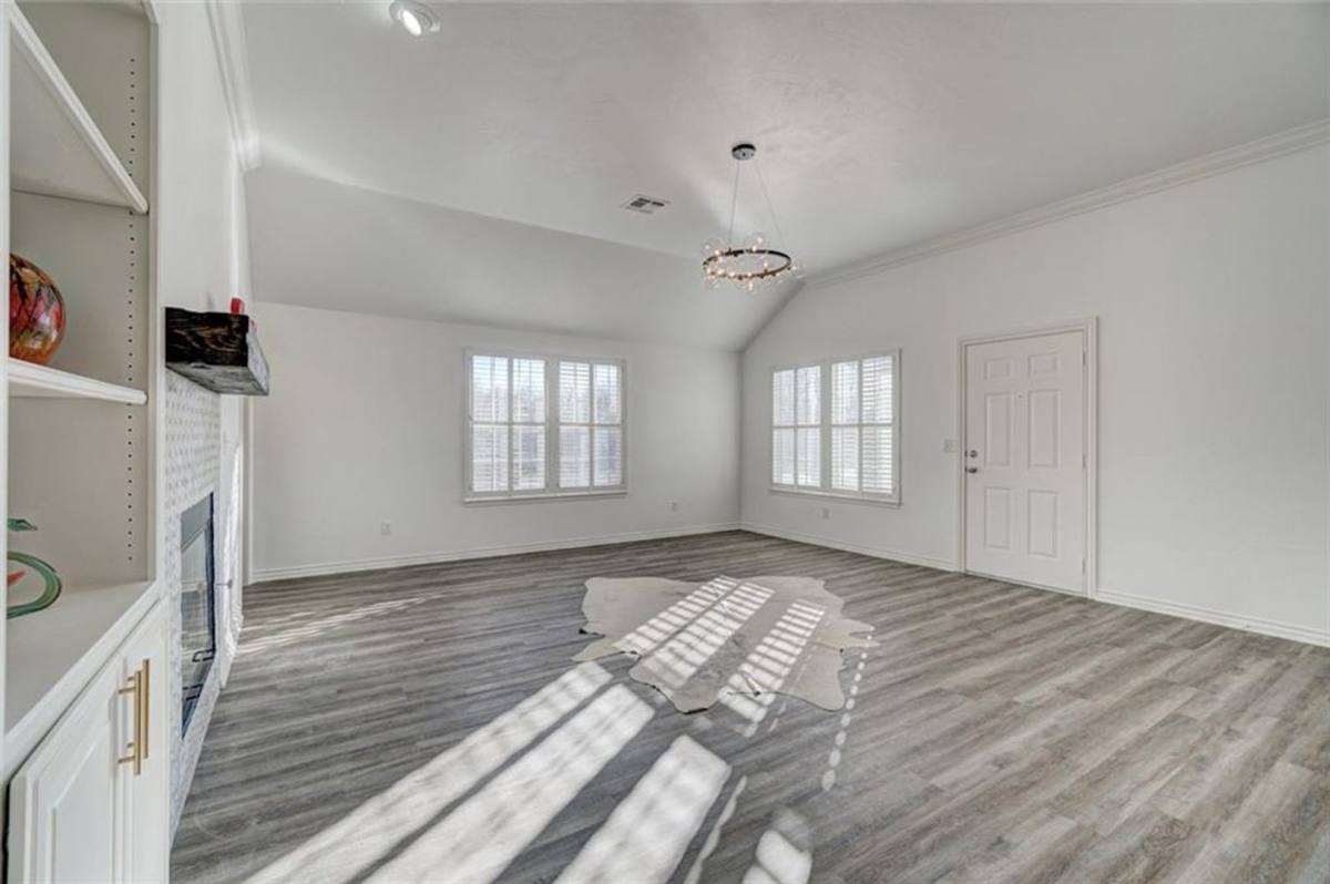 House for rent at 300 Glen Dr, Yukon, OK 73099