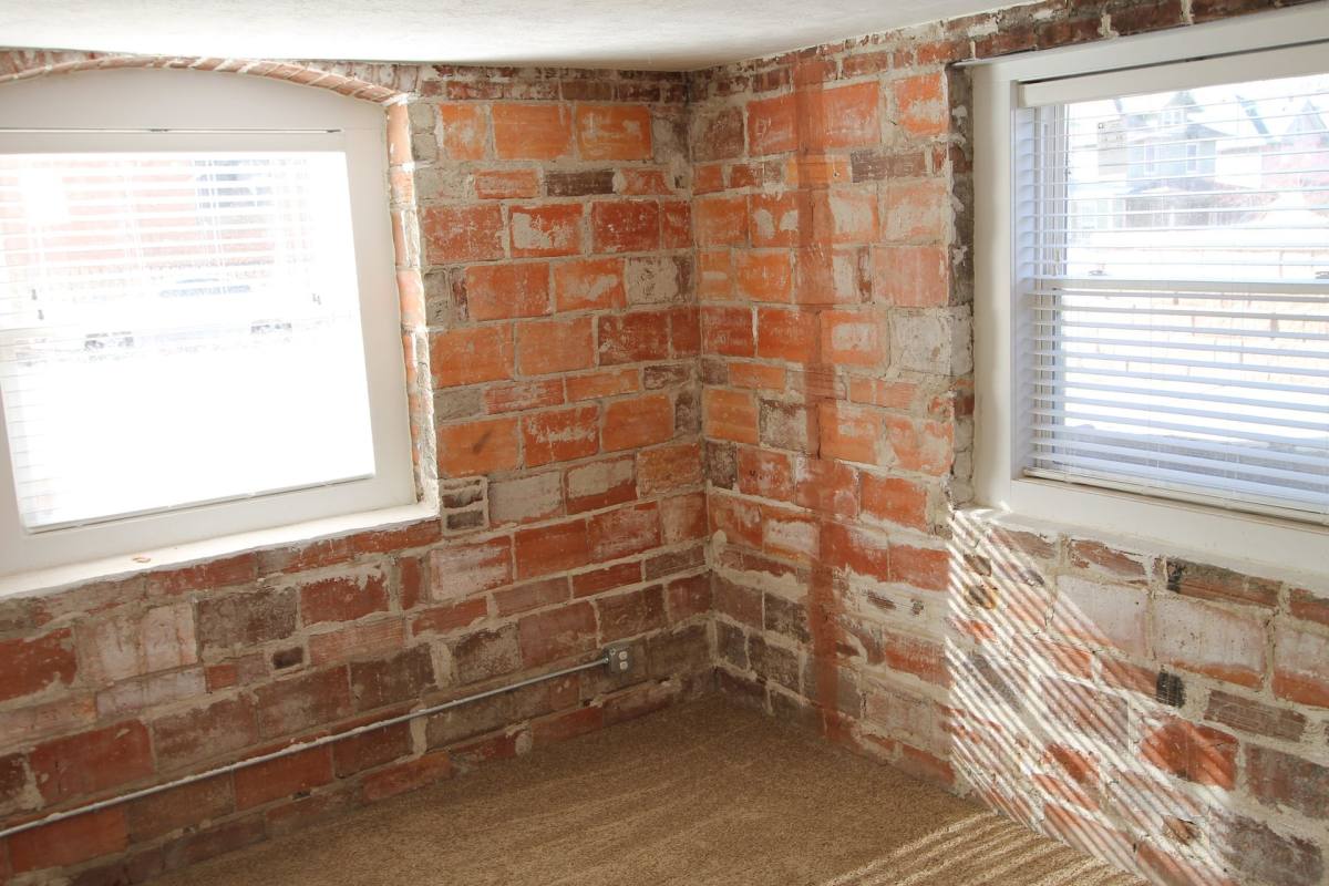 Apartment for rent at 1148 Park Ave, Omaha, NE 68105