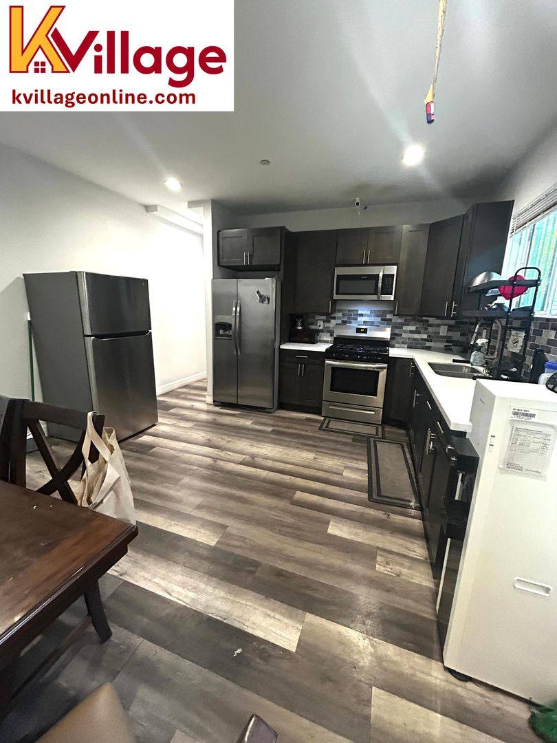 Apartment for rent at 1565 W 36th St, Los Angeles, CA 90018