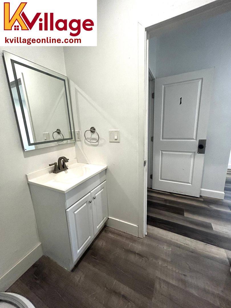 Apartment for rent at 1565 W 36th St, Los Angeles, CA 90018