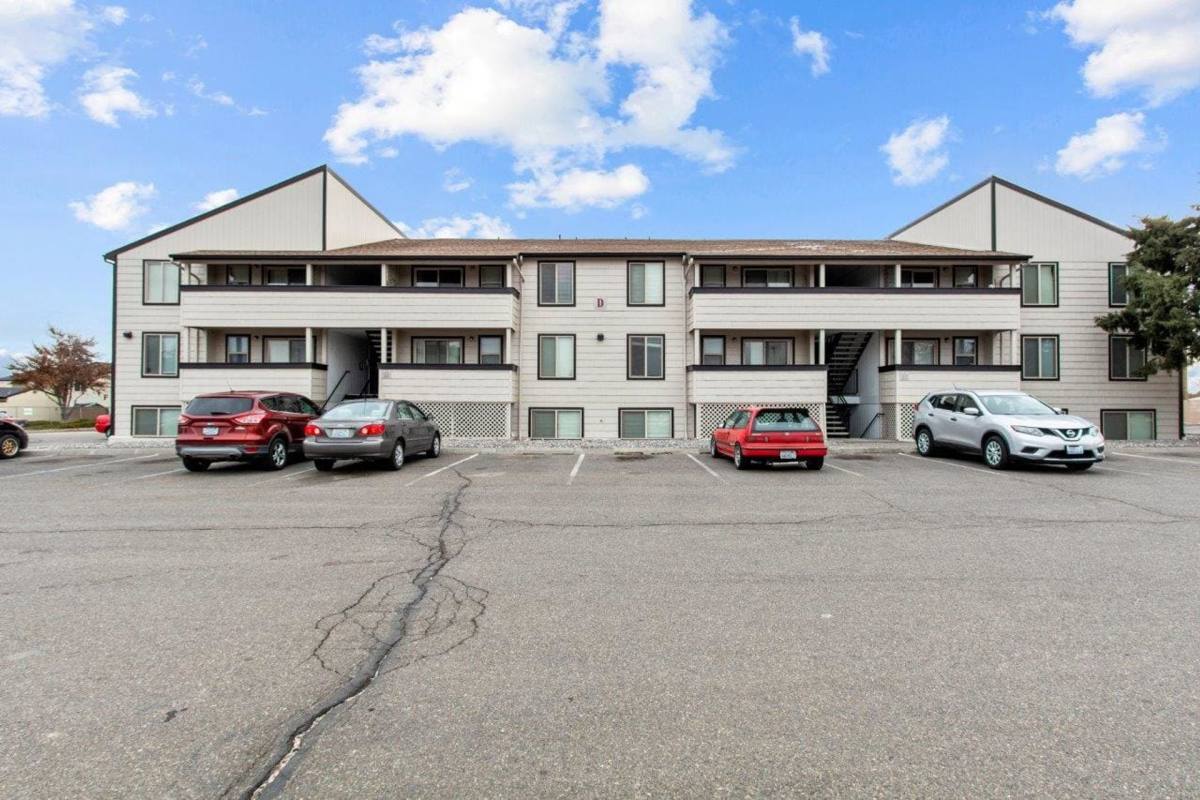 Apartment for rent at 465 N Arthur St, Kennewick, WA 99336