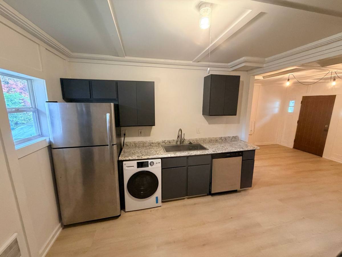 Apartment for rent at 585 Highland Ave NE, Salem, OR 97301