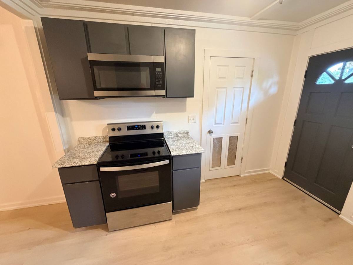 Apartment for rent at 585 Highland Ave NE, Salem, OR 97301