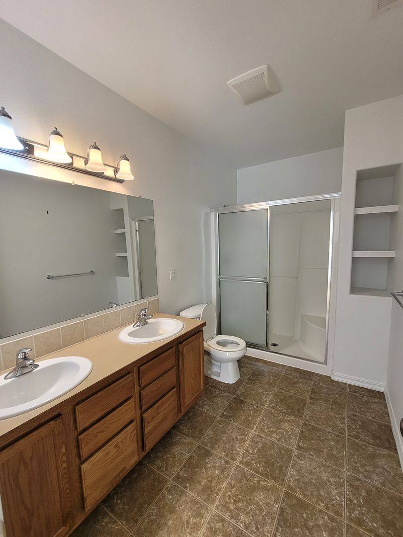 House for rent at 525 Florida St, Moses Lake, WA 98837