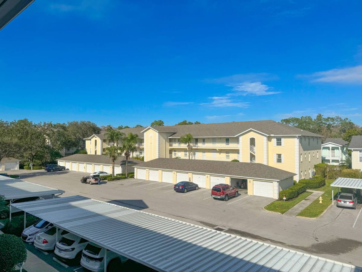 Condo for rent at 3250 Cypress Glen Way, Naples, FL 34109