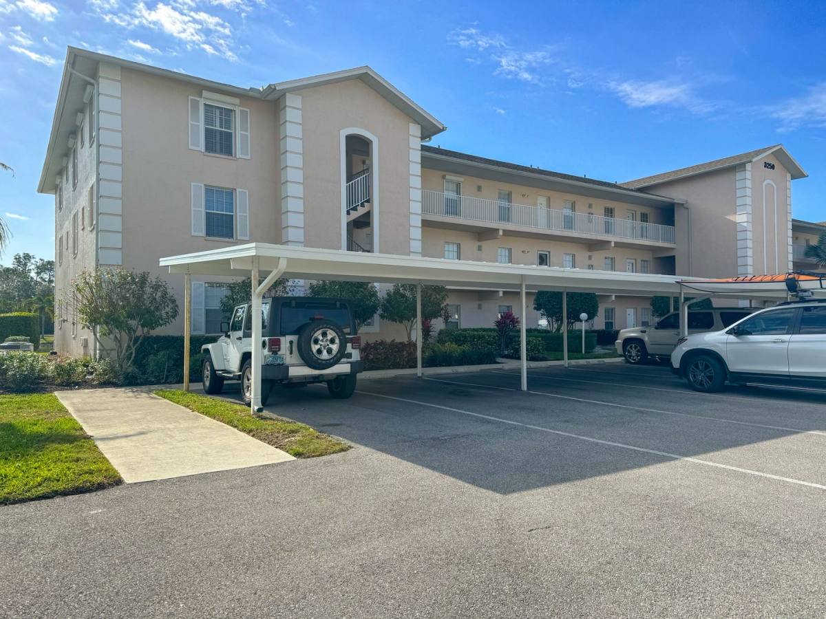 Condo for rent at 3250 Cypress Glen Way, Naples, FL 34109