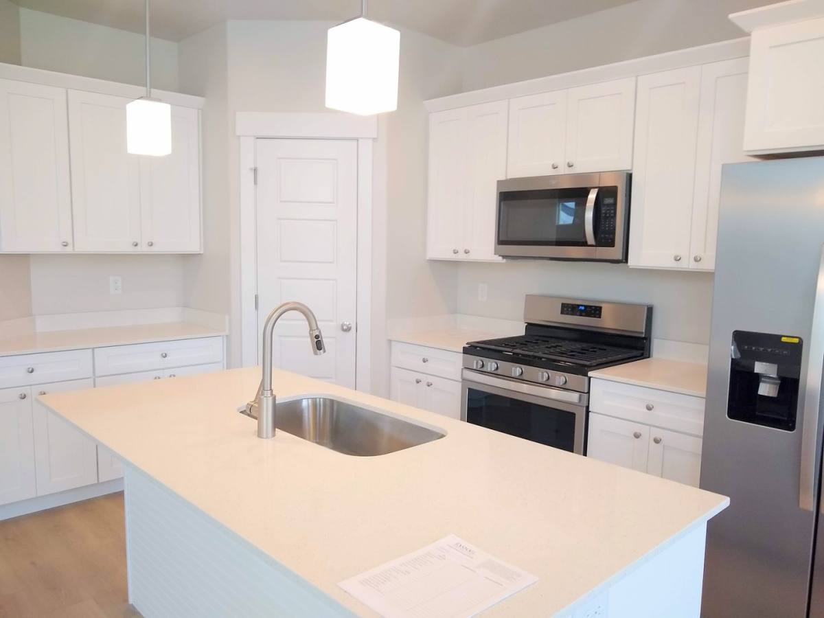 Townhouse for rent at 16056 Bodmin Way, Riverton, UT 84065