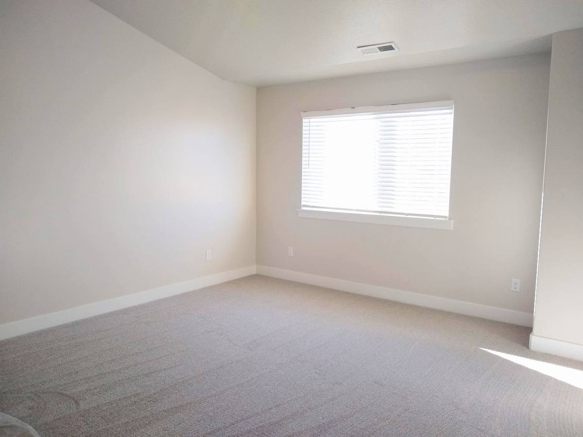 Townhouse for rent at 16056 Bodmin Way, Riverton, UT 84065