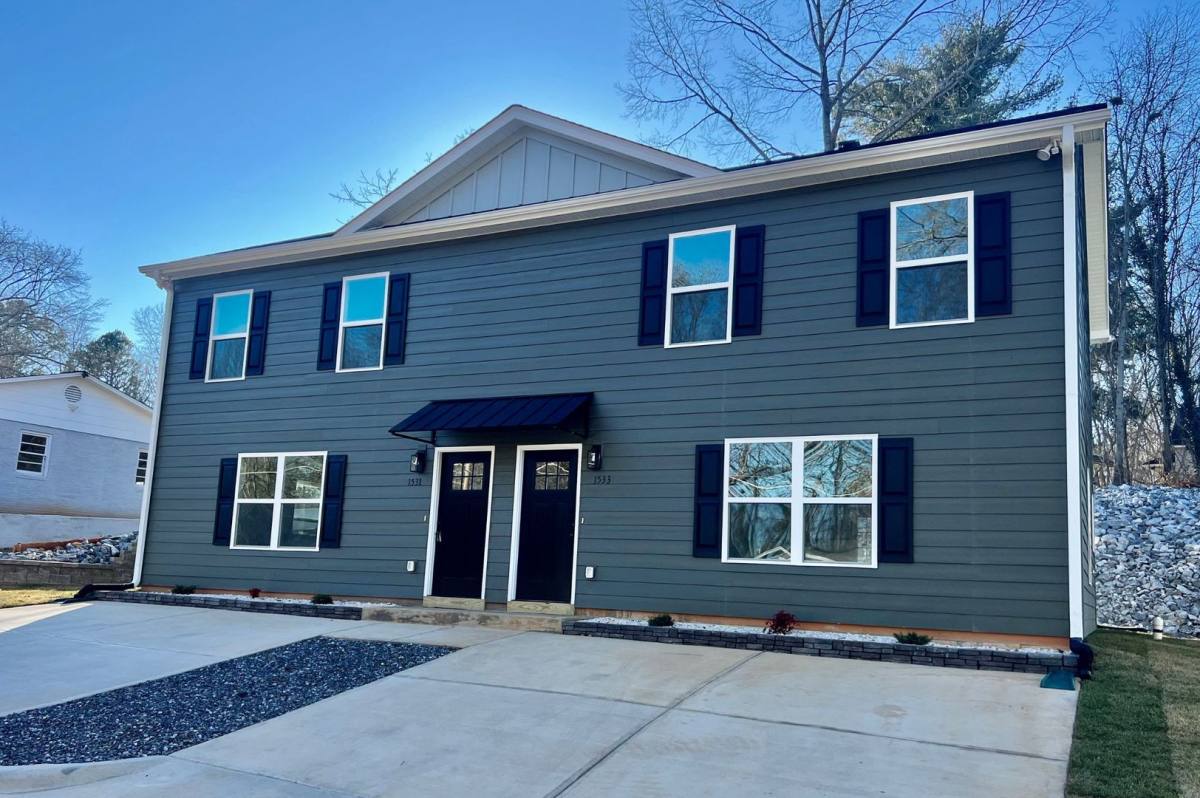 Townhouse for rent at 4th St Dr NE, Hickory, NC 28601