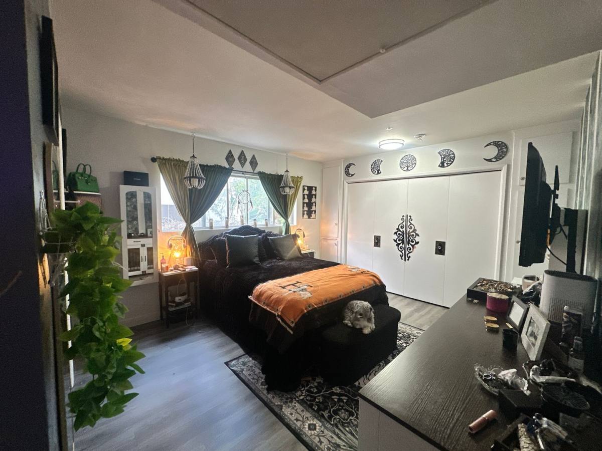 Apartment for rent at 231 N La Peer Dr, Beverly Hills, CA 90211