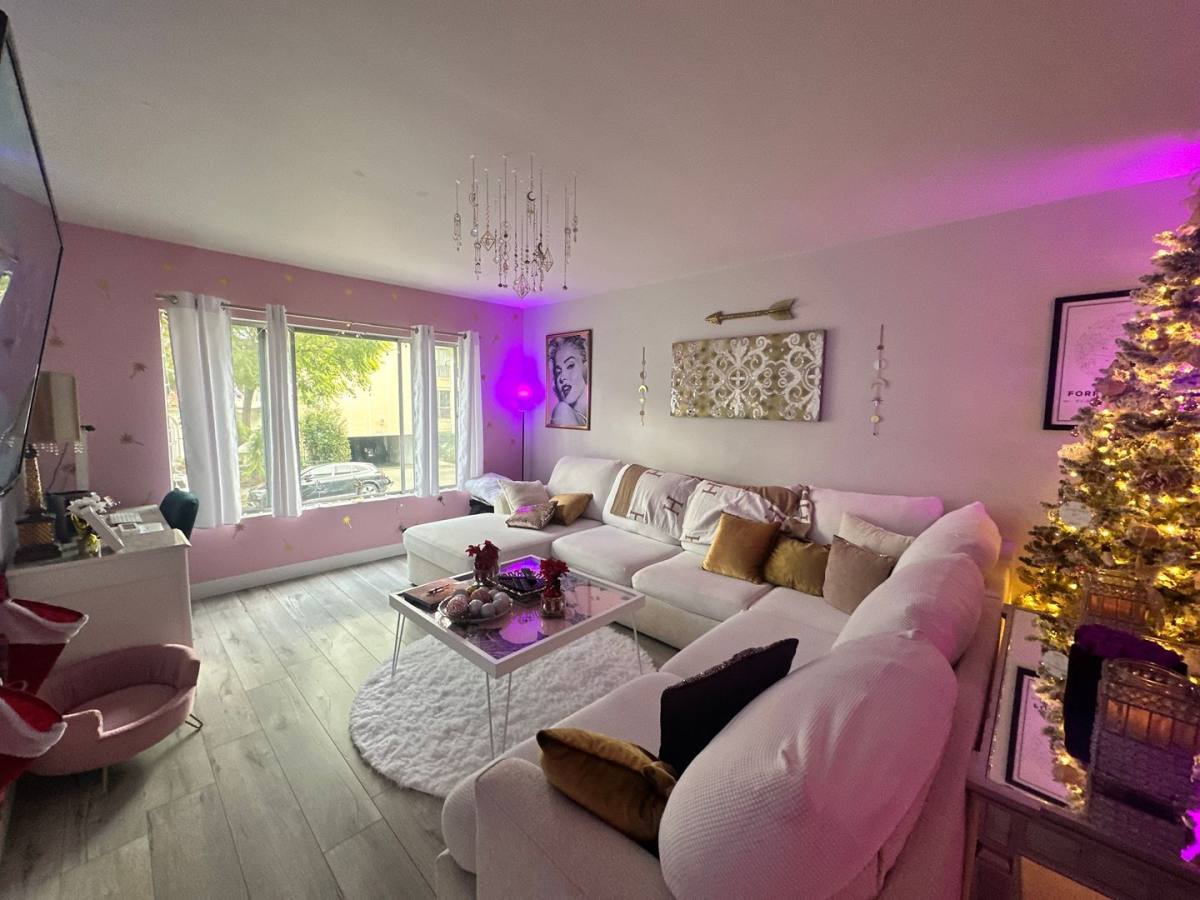 Apartment for rent at 231 N La Peer Dr, Beverly Hills, CA 90211