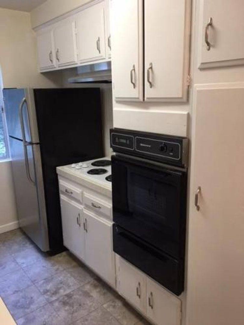 Apartment for rent at 231 N La Peer Dr, Beverly Hills, CA 90211