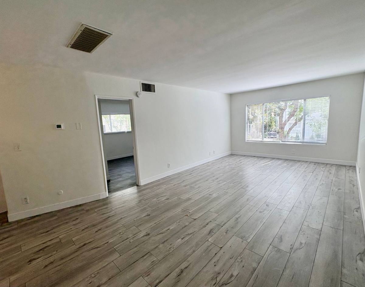 Apartment for rent at 231 N La Peer Dr, Beverly Hills, CA 90211