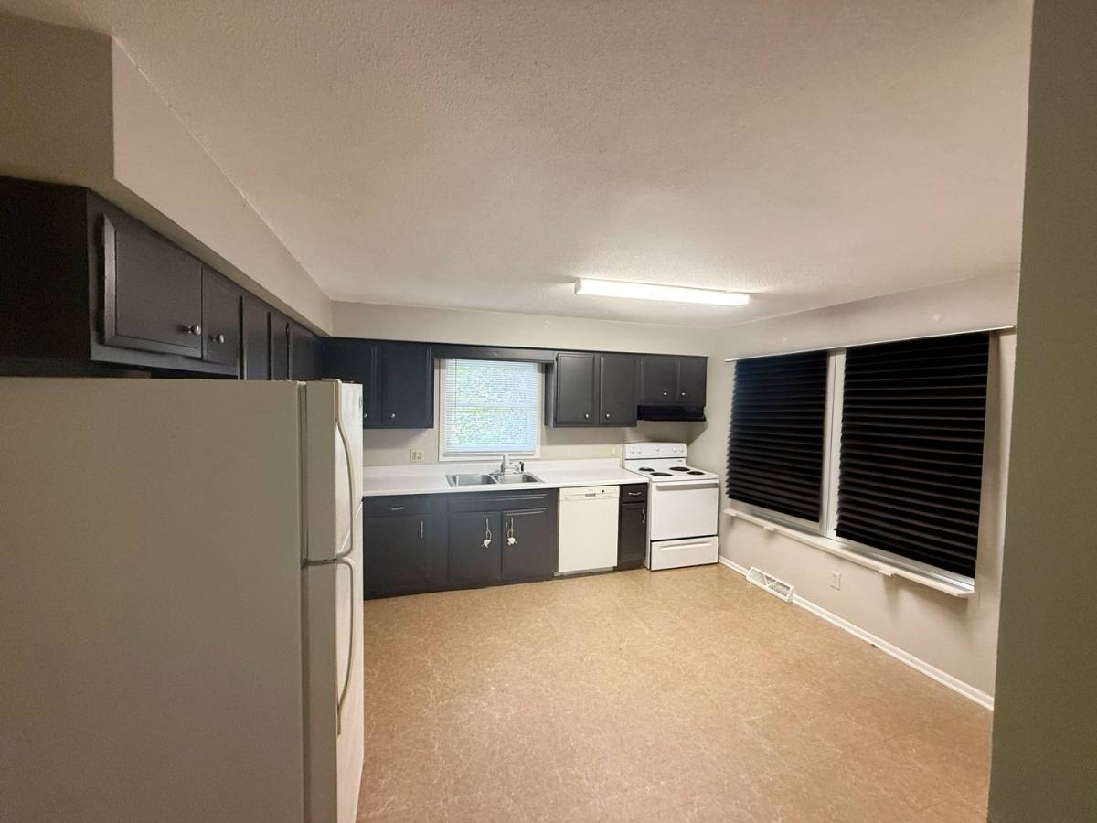 Apartment for rent at 1213 E Ave S, La Crosse, WI 54601