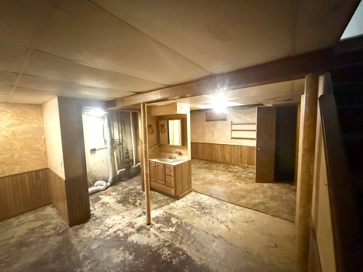 Apartment for rent at 1213 E Ave S, La Crosse, WI 54601