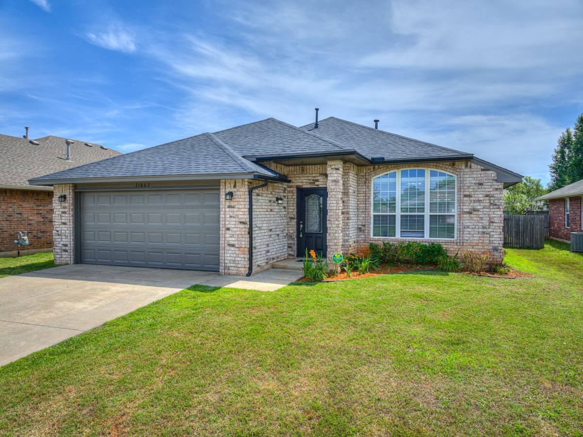House for rent at 21862 Meadow Mist Court, Edmond, OK 73012