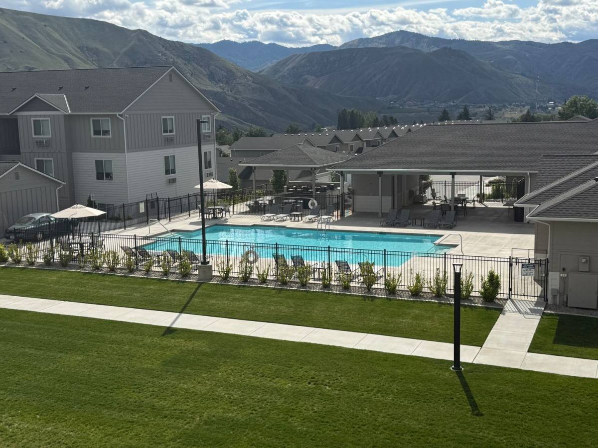Apartment for rent at 407 S Kansas Loop, East Wenatchee, WA 98802