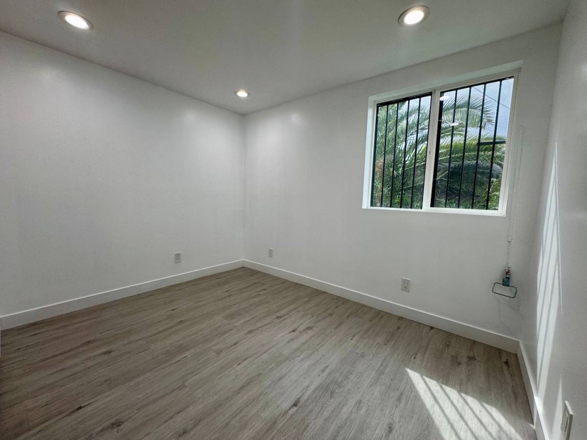Apartment for rent at 2203 1 2 S Sycamore Ave, Los Angeles, CA 90016