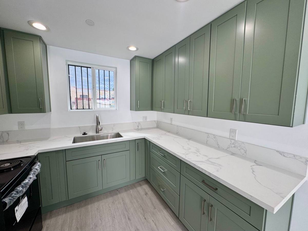 Apartment for rent at 2203 1 2 S Sycamore Ave, Los Angeles, CA 90016