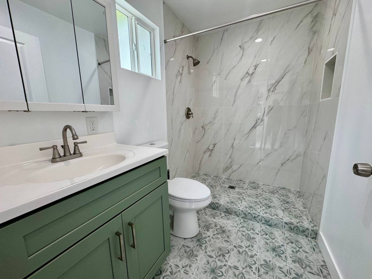 Apartment for rent at 2203 1 2 S Sycamore Ave, Los Angeles, CA 90016