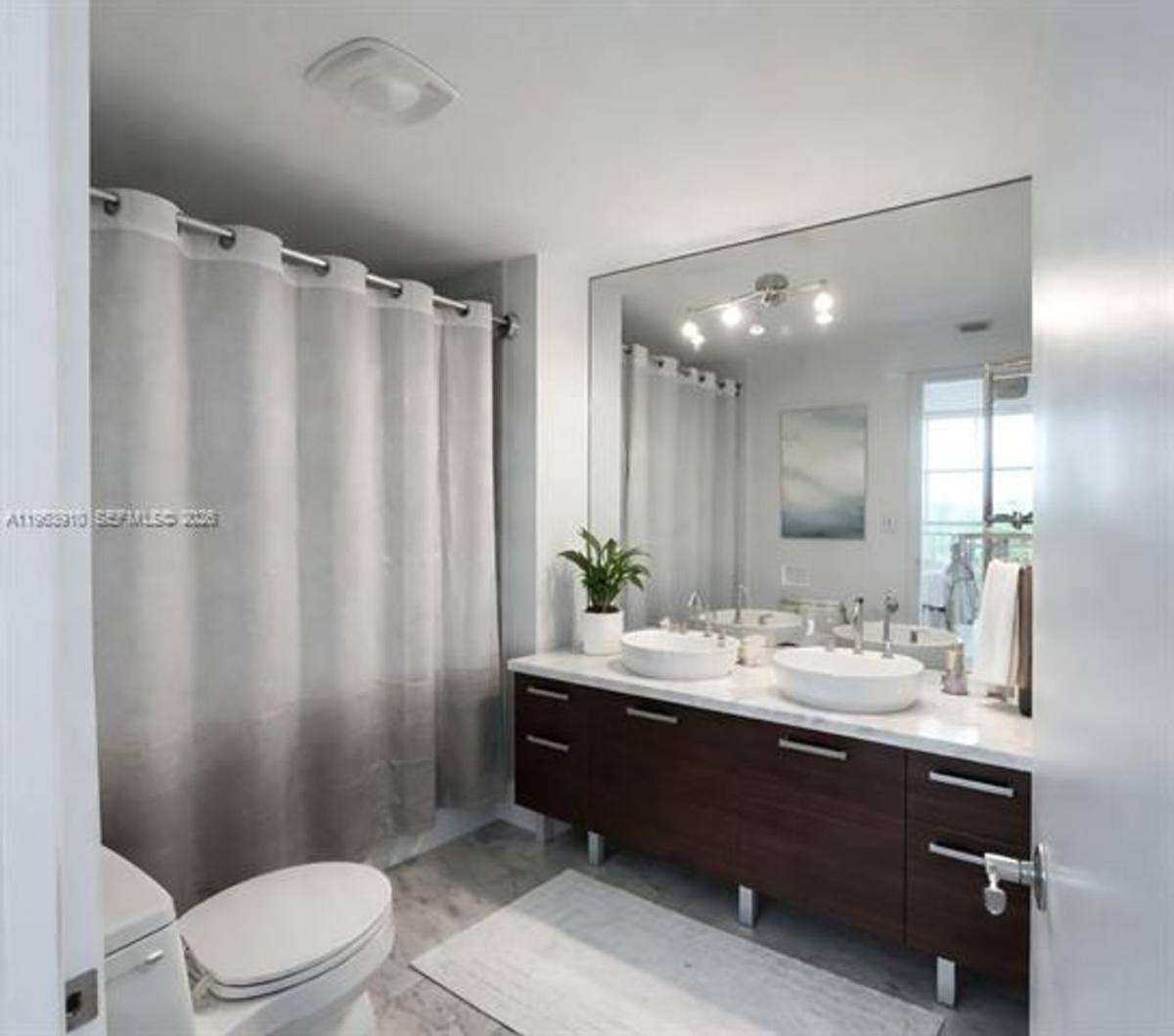 Apartment for rent at 253 NE 2nd St, Miami, FL 33132