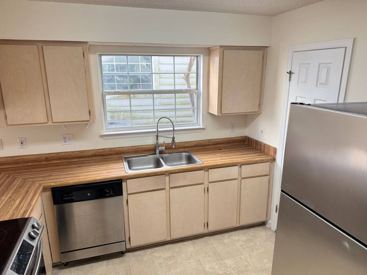 Townhouse for rent at 2511 Golden Park Lane, Tallahassee, FL 32303