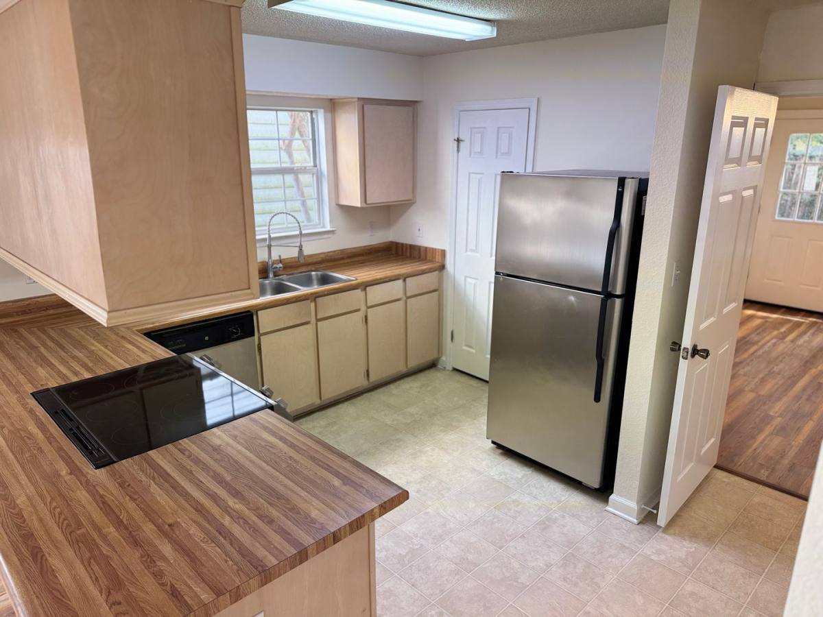 Townhouse for rent at 2511 Golden Park Lane, Tallahassee, FL 32303