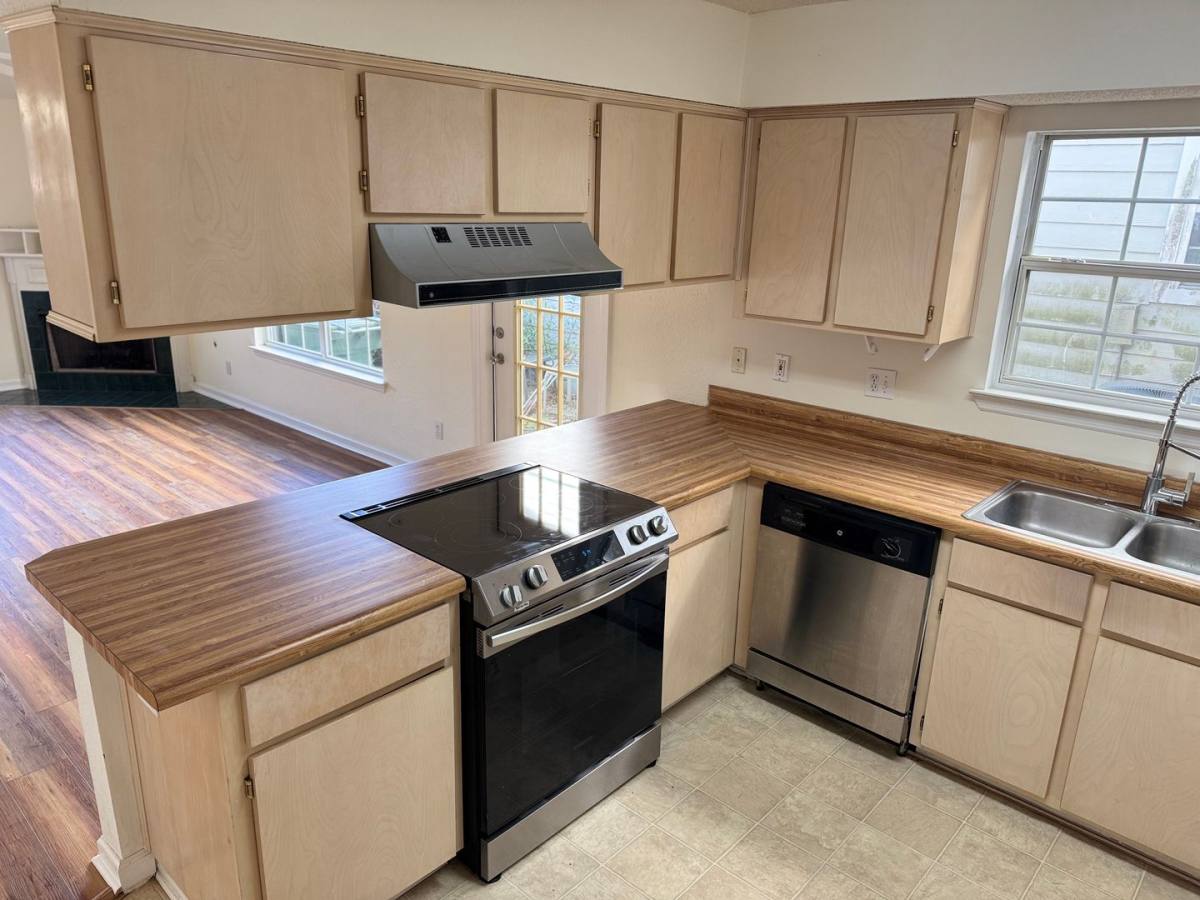 Townhouse for rent at 2511 Golden Park Lane, Tallahassee, FL 32303