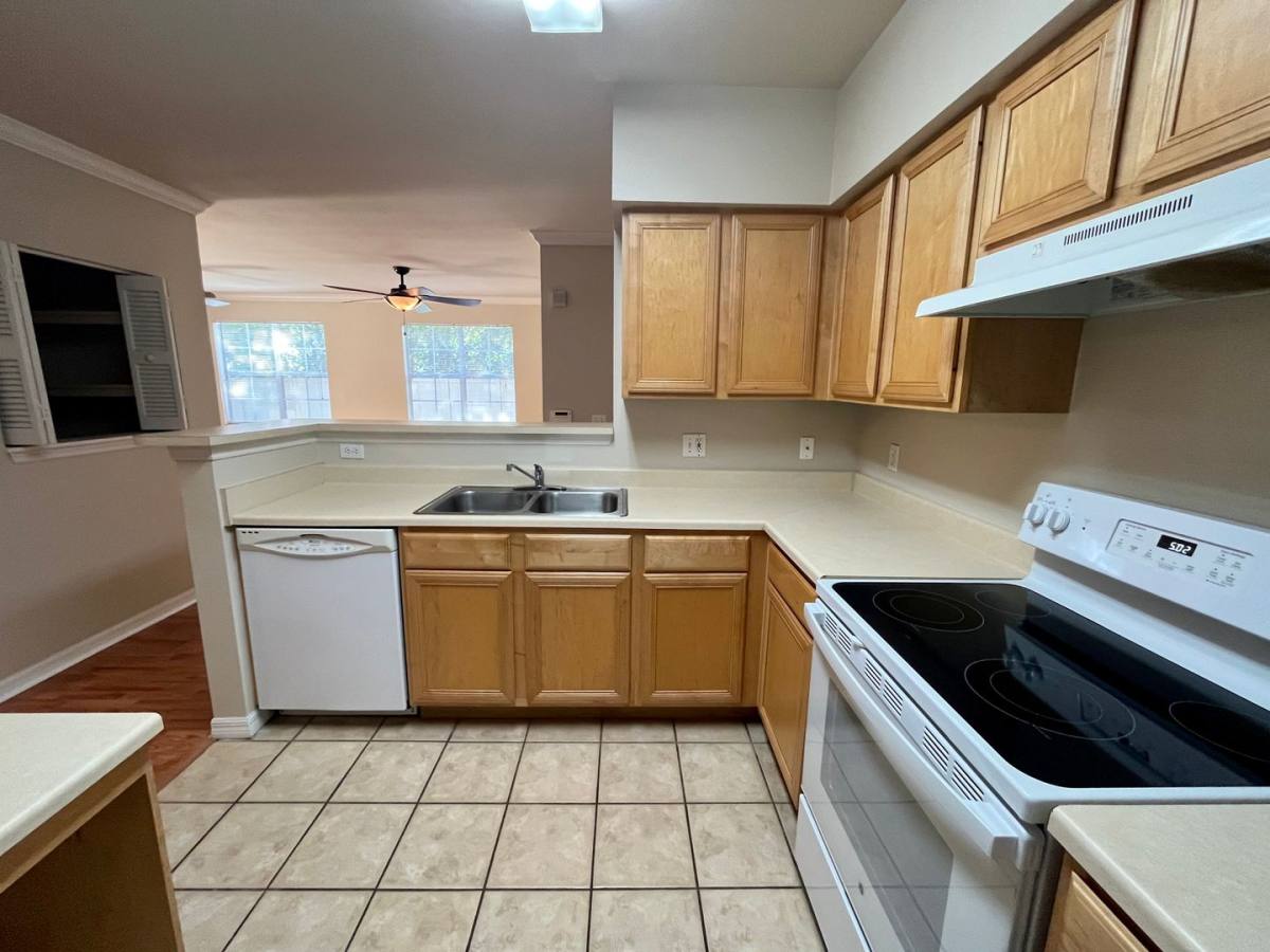 Apartment for rent at 1155 Villagio Circle, Sarasota, FL 34237