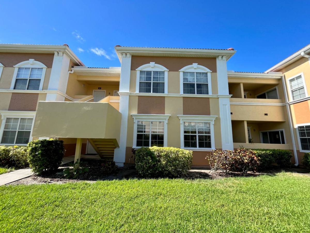 Apartment for rent at 1155 Villagio Circle, Sarasota, FL 34237