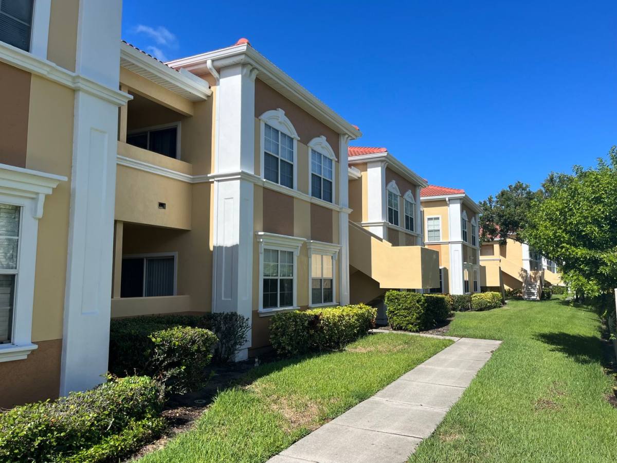 Apartment for rent at 1155 Villagio Circle, Sarasota, FL 34237
