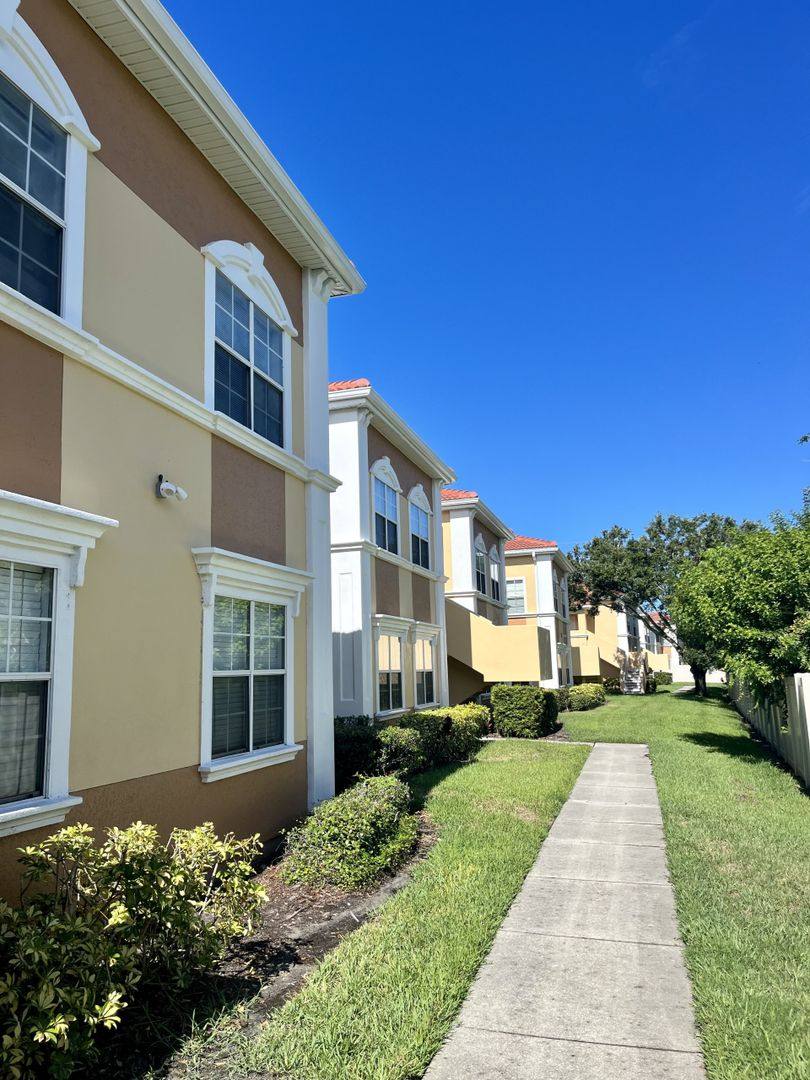 Apartment for rent at 1155 Villagio Circle, Sarasota, FL 34237