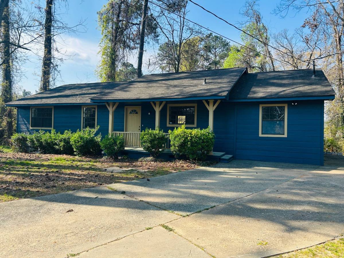 House for rent at 6165 Radford Dr, Riverdale, GA 30296