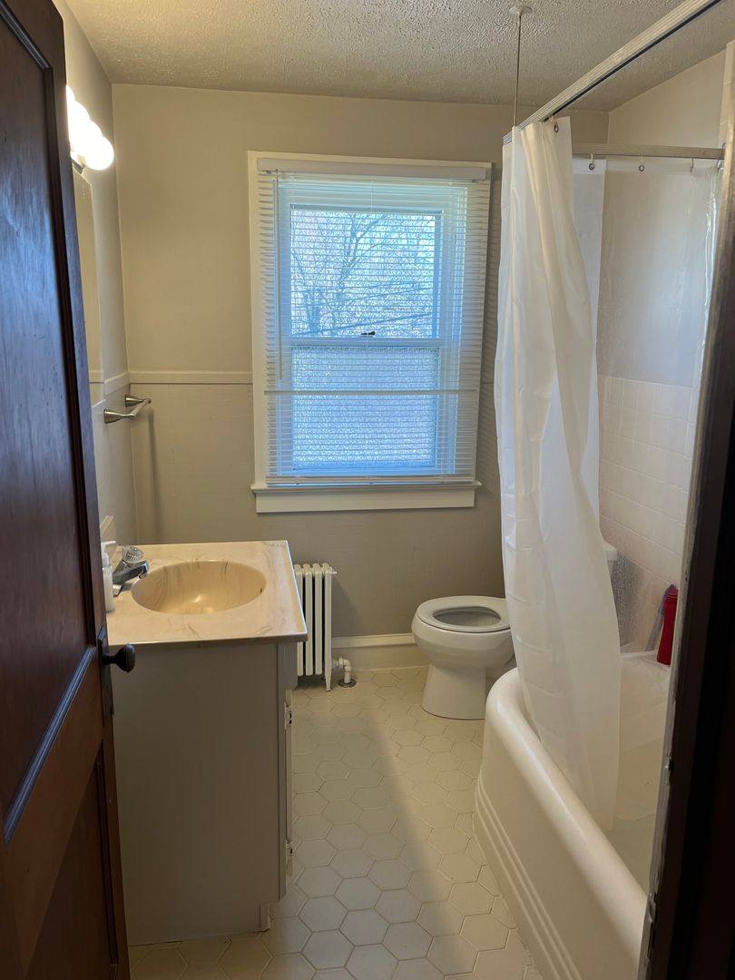 Apartment for rent at 194 Shewell Ave, Doylestown, PA 18901