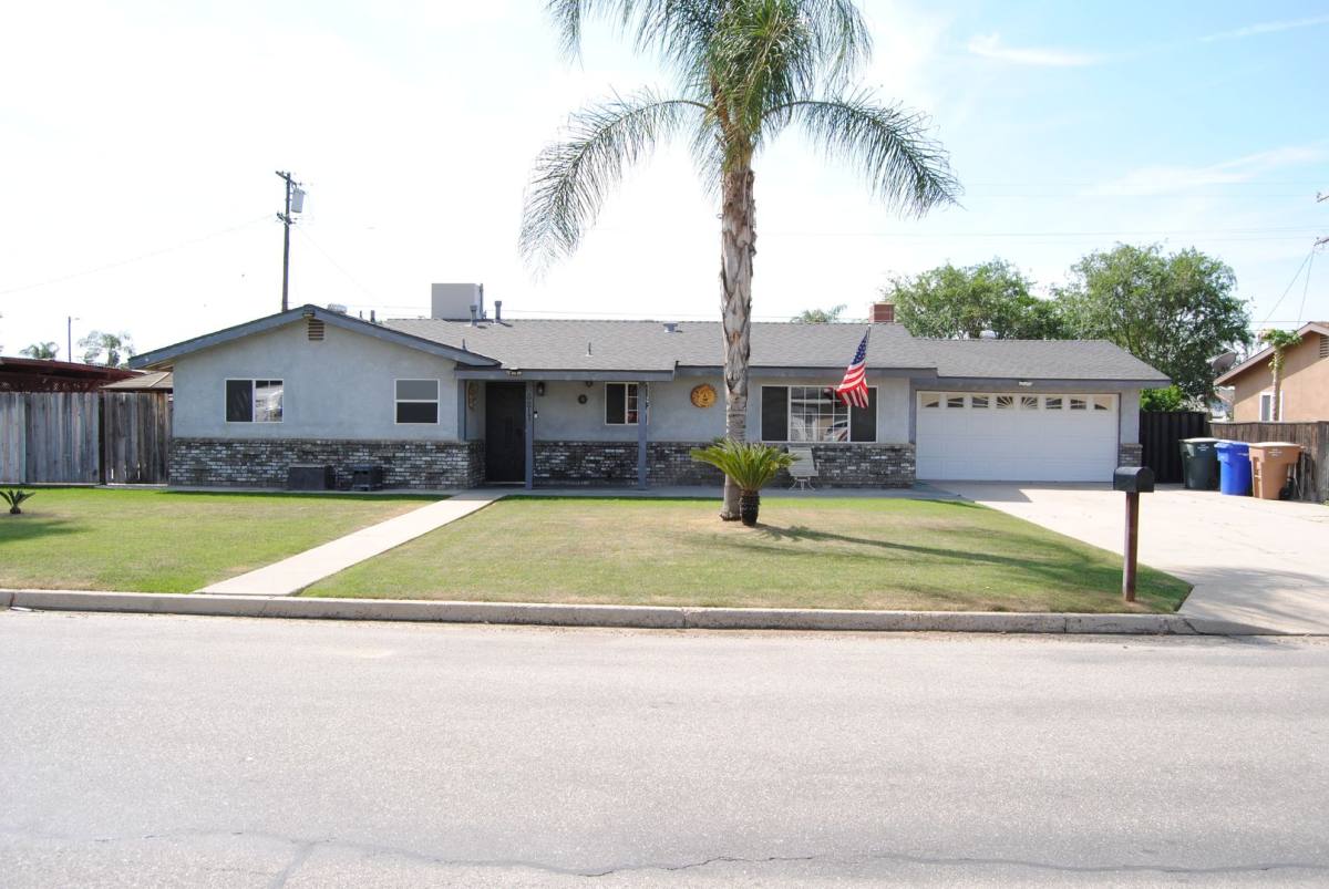 House for rent at 8817 Butternut Ave, Bakersfield, CA 93306