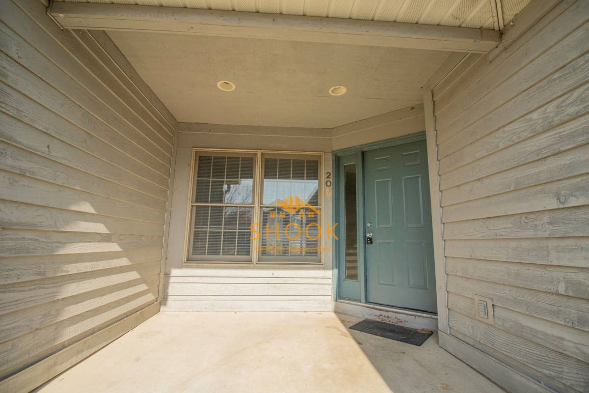 Townhouse for rent at 206 E Pine Ave, West Lafayette, IN 47906