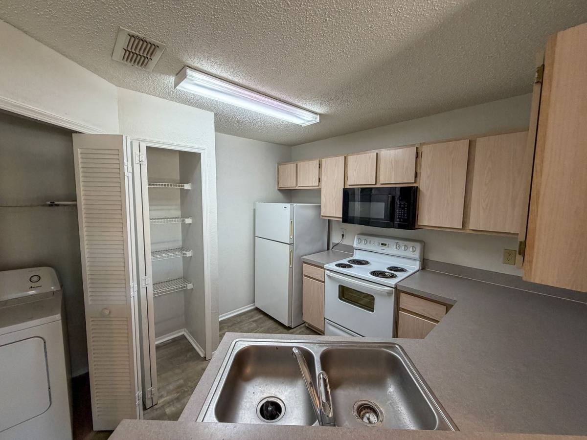 Condo for rent at 3705 SW 27th St #415, Gainesville, FL 32608