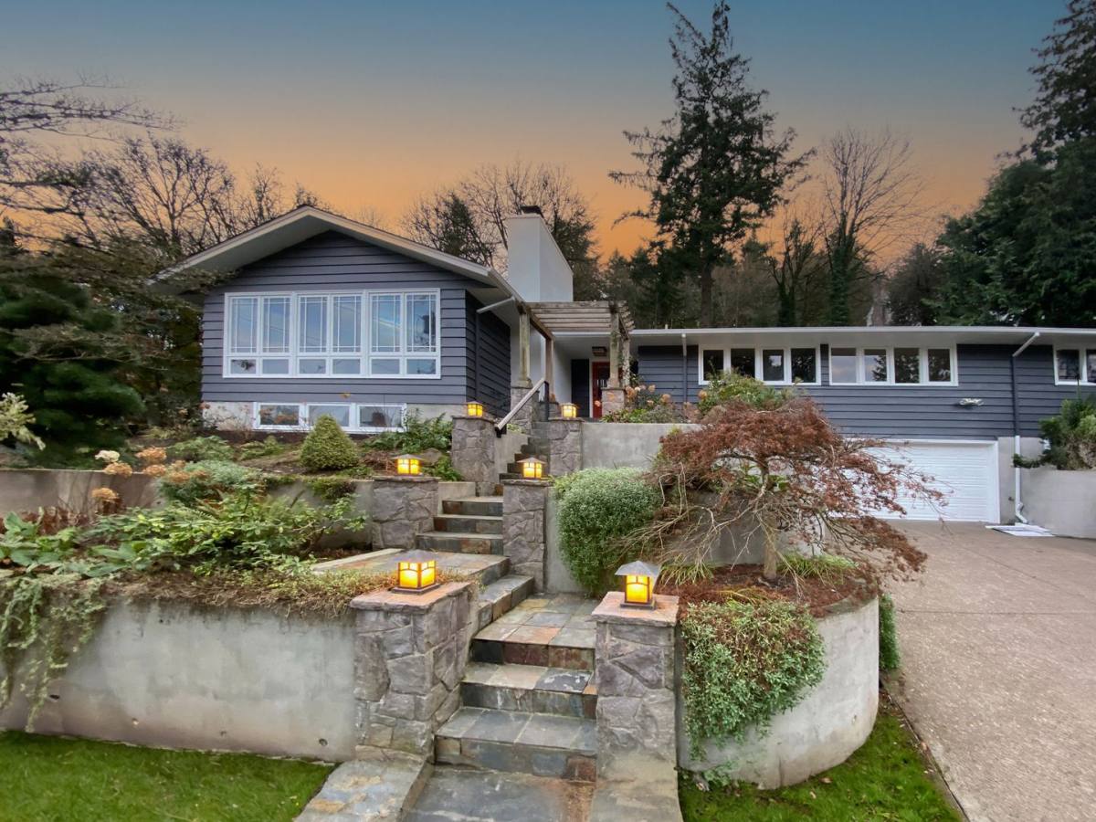 House for rent at 2980 SW Montgomery Dr, Portland, OR 97201